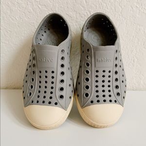 Native Jefferson toddler size 8 gray GUC